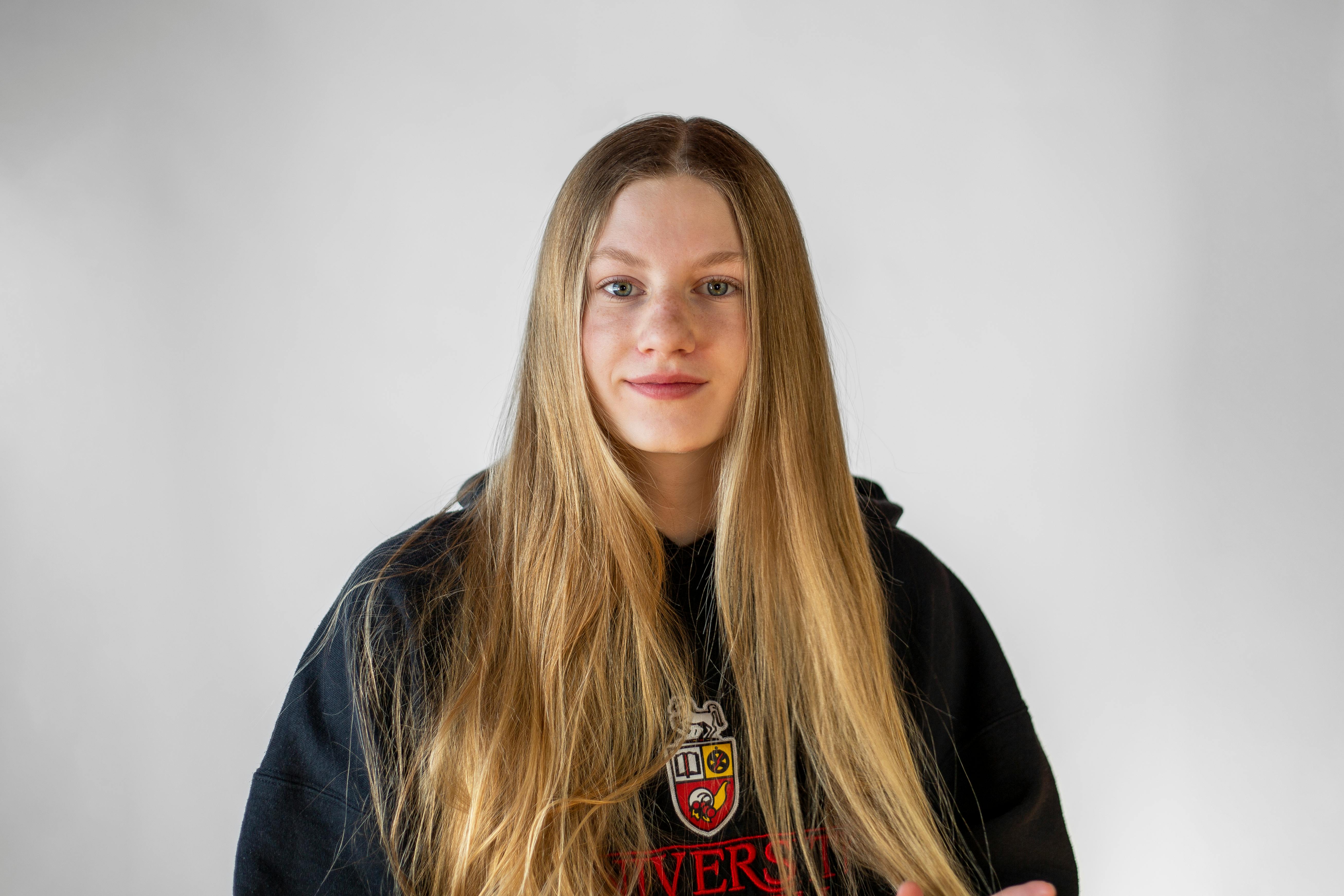 热播榜第1名影片海报图：麻花免费观看完整版高清电影